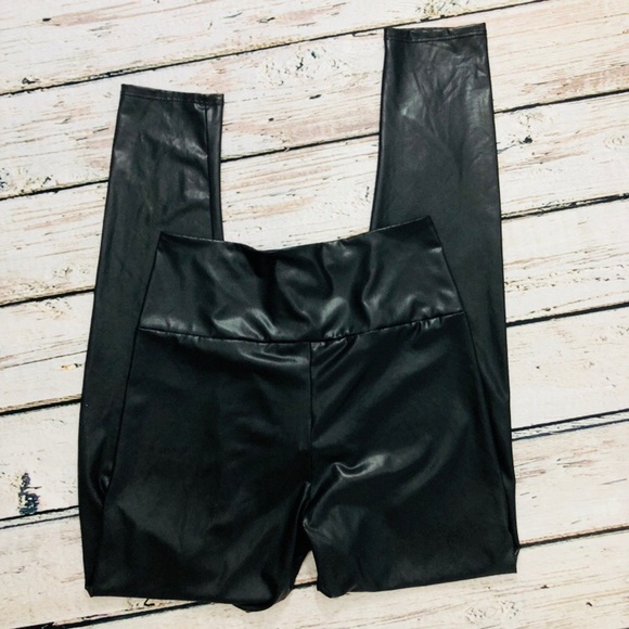 ๐ Faux leather zip up leggings - Picture 2 of 2